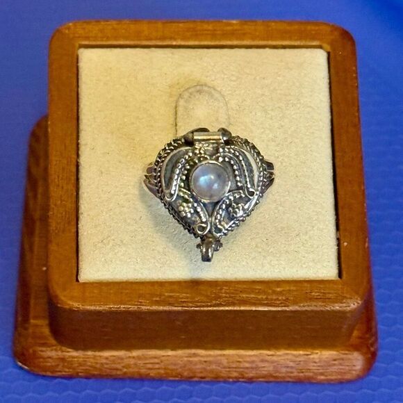 Round Moonstone Gemstone Poison Locket Box Heart Ring Sterling Silver Sz 8 New - Picture 2 of 7